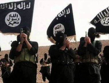 Ράκκα: Γλύτωσαν από το ISIS και ξυρίστηκαν και πέταξαν τις μπούρκες (φωτό, βίντεο)